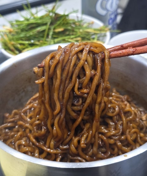 삼양 우지 짜르르 짜장라면 후기 과연 짜파게티보다 맛있을까!?