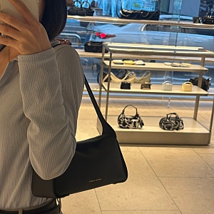 [내돈내산] 찰스앤키스 숄더백 구매 후기(가격/할인/오프라인매장/수납력)️