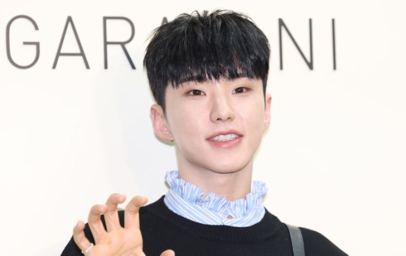 "무대 서려다 무릎이…" 세븐틴 호시가 군대서 직접 알린 뜻밖의 소식