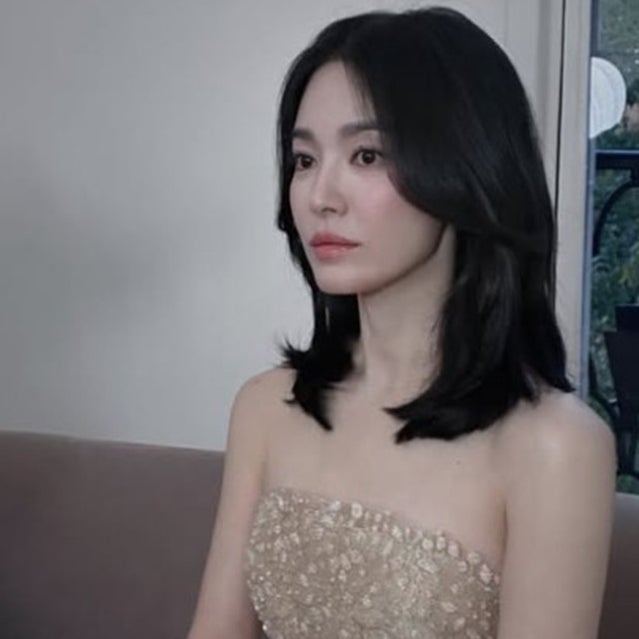 "머리를 또 자른 건가 싶어서…" 사진마다 길이 달라 난리 난 송혜교 턱선 중단발 변신