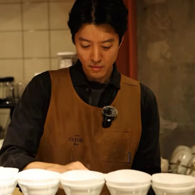 "평생의 로망이라며 2억이나 들였는데…" 결국 벌레 소굴 논란 터진 이동건, 제주 카페 연못 ....