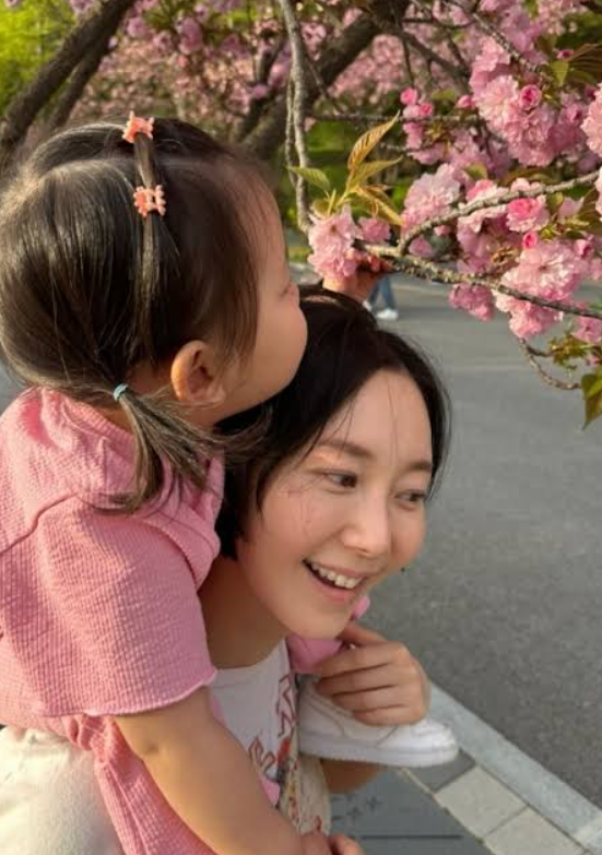 배우 이유영 프로필 "첫째 낳은 지 2년 만에 또 경사…" 두 딸 엄마 된 근황