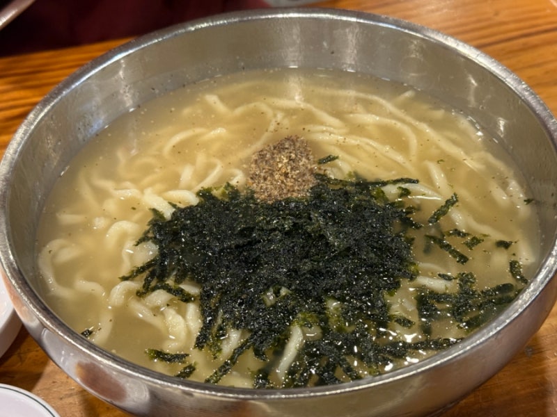 [대전 맛집] 대전 중앙시장 웨이팅 필수 현지인 맛집 '김화칼국수' : 비빔칼국수와 수육 조합....