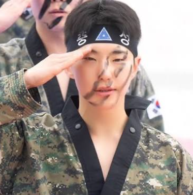 SEVENTEEN's Hoshi: Knee Completely Ruptured in the Military? His Current Condition and Upcoming Surgery