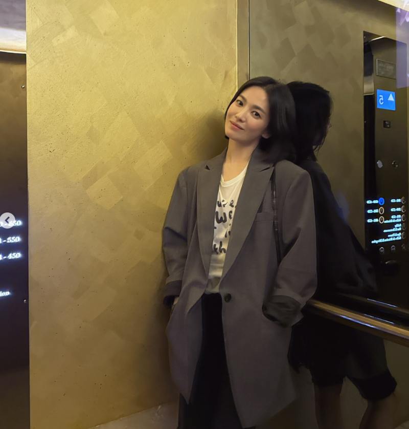 방부제 미모 제대로 인증한 송혜교 아비에무아 자켓 슈즈 티셔츠 가방 브랜드 가격 착장정보