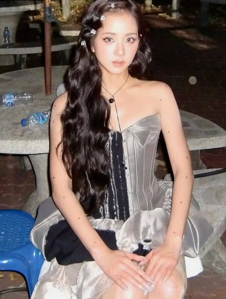 블랙핑크 지수 'Click' 글로벌 차트 석권! 소속사도 모르는 진짜 흥행 비결은?