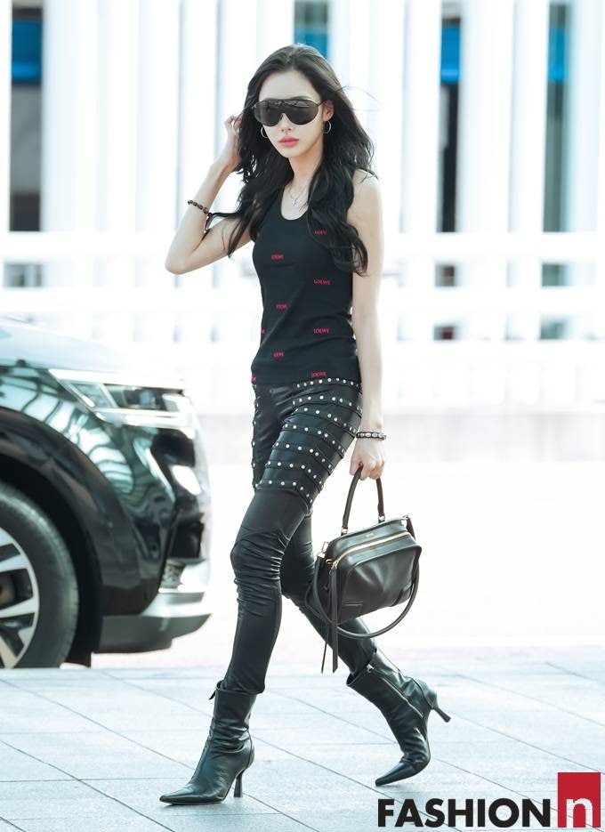 악! 스키니가 다시 유행? 연예인 공항패션부터 달라졌다