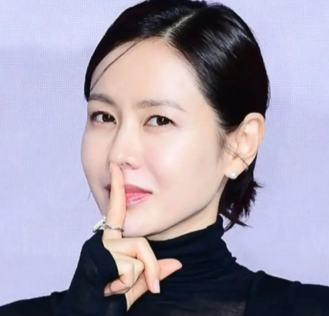 "It costs 5.9 million won, but why...?" The reason people said Son Ye-jin's stylist was her anti, even in a luxury dress