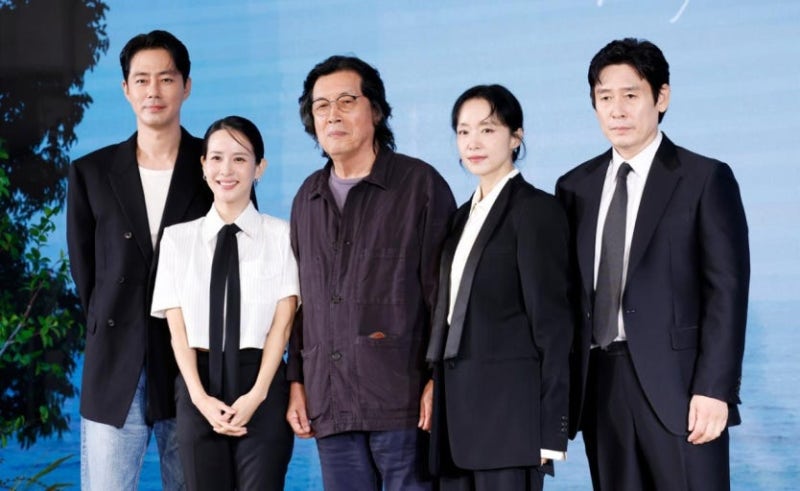 “이창동이 돌아온다” 24년 만의 영화 ‘가능한 사랑’…전도연♥설경구 주연, 넷플릭스와 ....