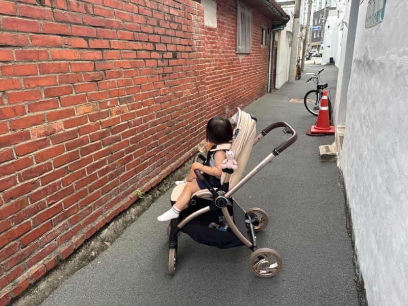 명절 연휴 낯선 곳에서도 편안하게 에그Q 절충형 유모차 활용해요