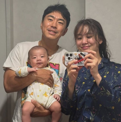 "엄마 아빠보다 표정부자"...이시언♥서지승, 생후 4개월 아들 공개한 가족 근황