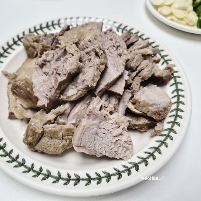 목살 수육이 이렇게 맛있어도 되나요? 윤주모 양념 비법