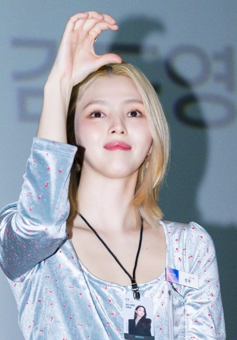 한소희 무대인사 한 장…최민식도 고개 끄덕인 이유