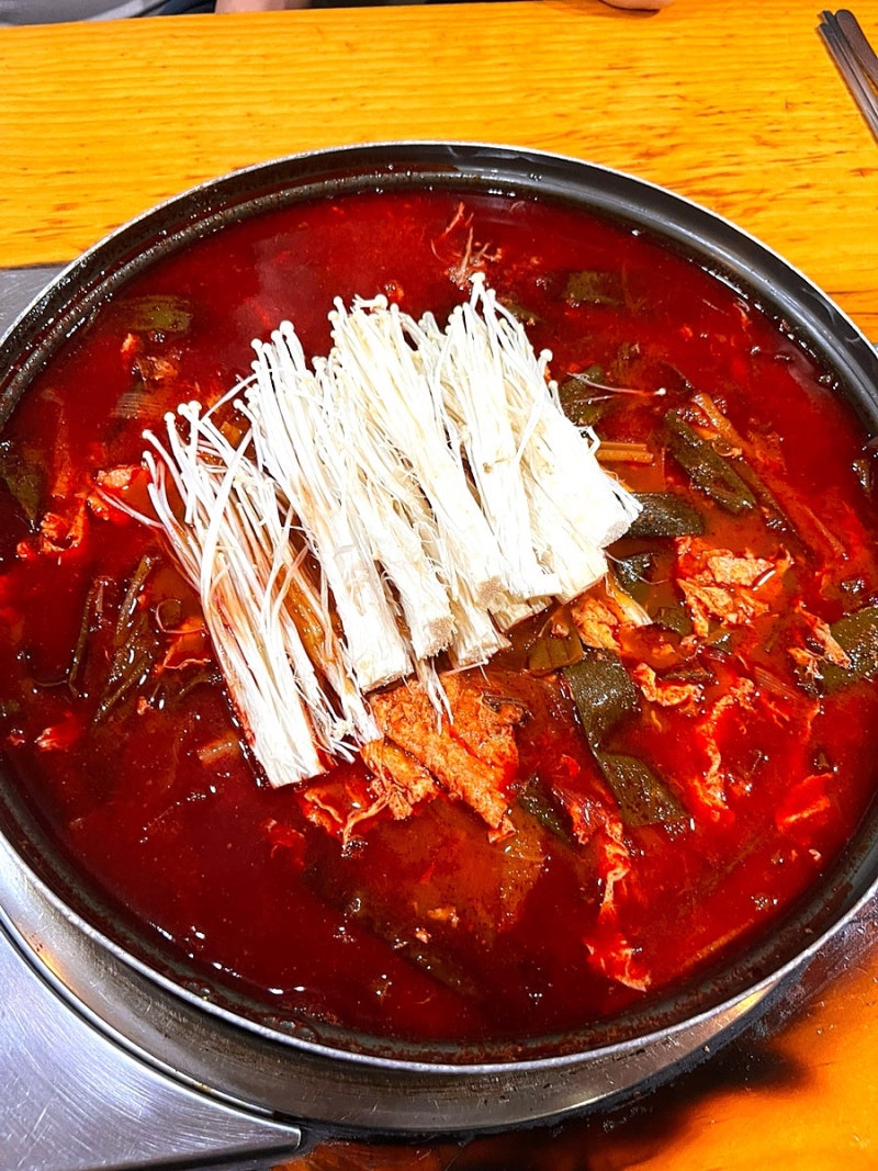 [인천 검단] 고즈넉한 정취와 다르게 맛은 강렬 그 자체 왕길역 ＇단풍나무＇- 육개장 전골-