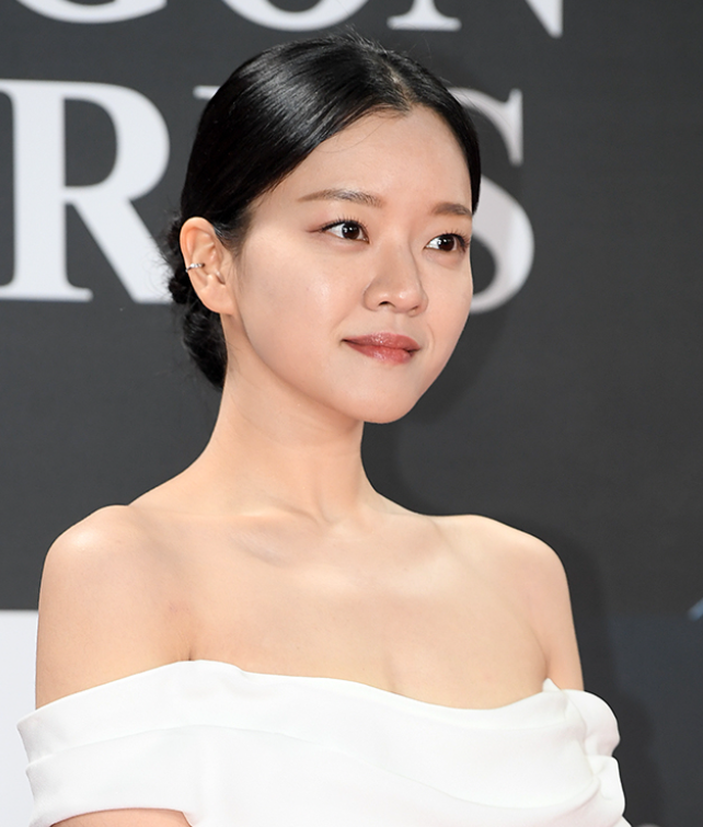 연극 ‘바냐 삼촌’ 마치고 대한민국 문학축제 얼굴 된 고아성 프로필｜나이·고향·학력·가....