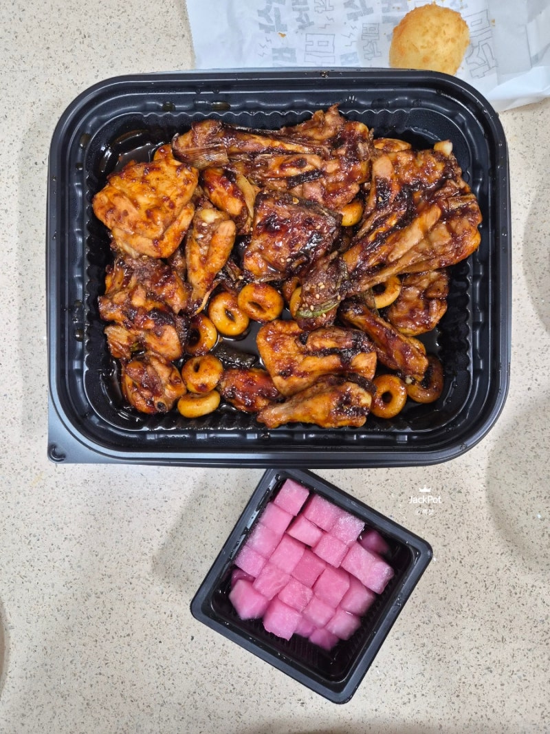 기영이숯불두마리치킨 '까만양념 숯불치킨' 솔직후기