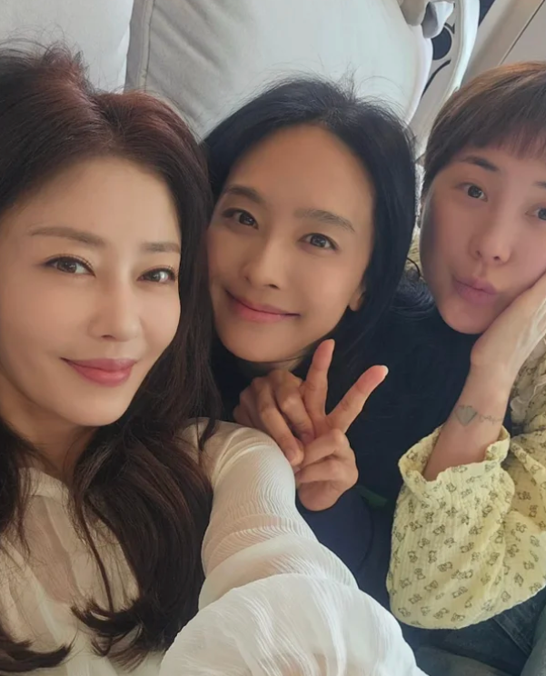 “무대보다 더 뭉클했다” 쥬얼리 20년 만 재결합…조민아 아들 업은 이지현, 손편지까지