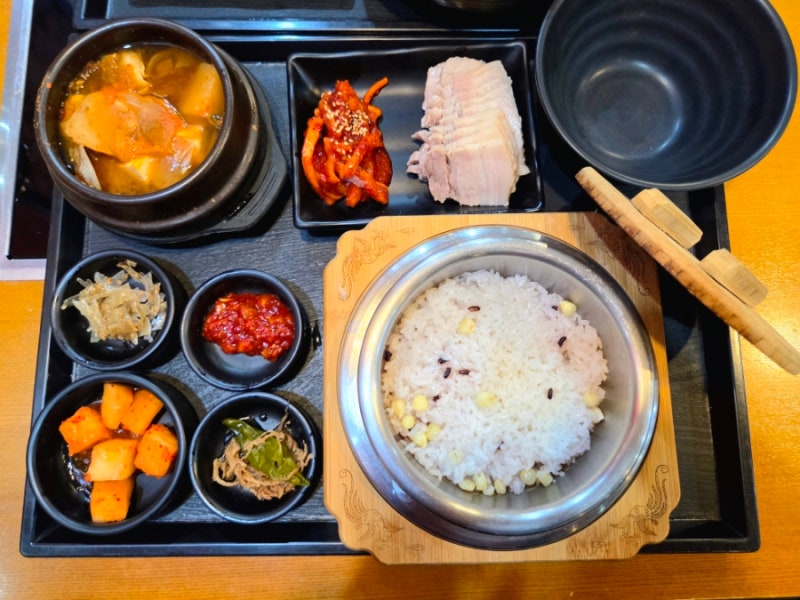 직장인 점심메뉴추천! 원할머니 보쌈족발 가성비 반상 2종