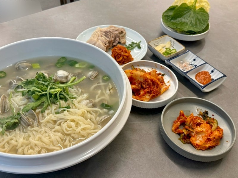 부산 전포맛집 호암골칼국수 주차 매운 실비김치 보쌈