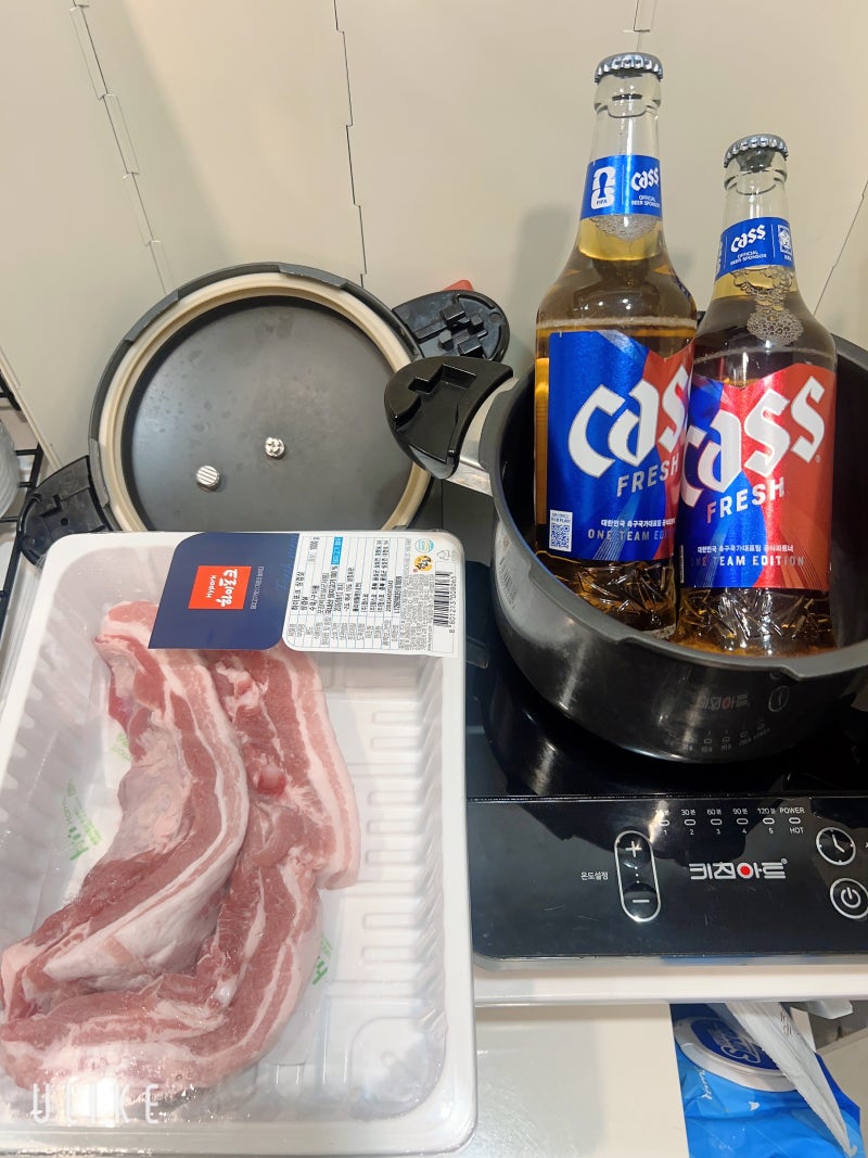 [요알못]물 한 방울 없이 냄비로 삶은 '맥주 삼겹살 수육' 도전기!