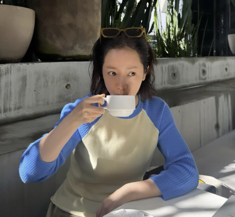 한지민 43세 맞아? 10살 연하도 반할 수밖에 없는 가을 일상 헤메코