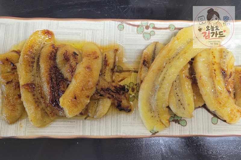 너무 익은 바나나, 구워 먹으면 맛있다길래 해봤는데…