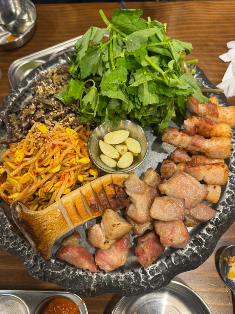 포항철길숲 맛집 산장삼겹｜구워주는 고기에 야장까지 즐기는 삼겹살집