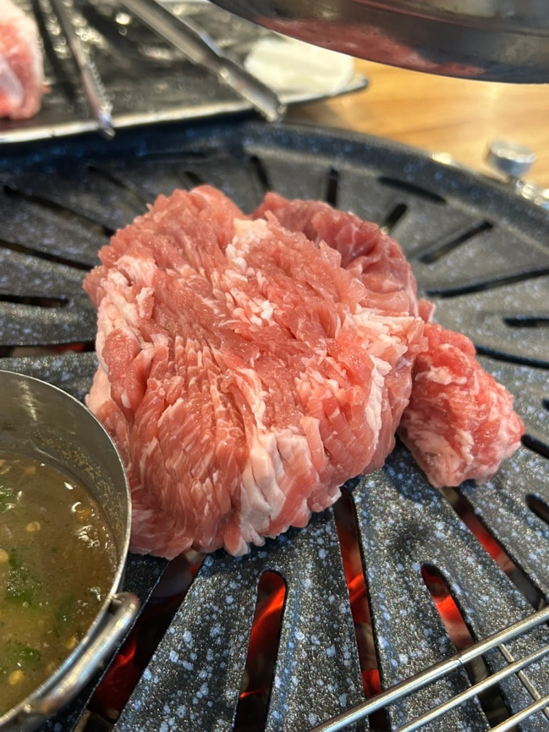 [천안맛집] 두정동 형님 4인세트후기 꽃삼겹 꽃목살 김치찌개 메뉴 주차 샐러드바 회식장소 ....