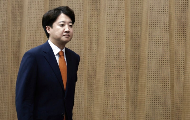 이준석. 進退兩難 이기인 非對爲員長