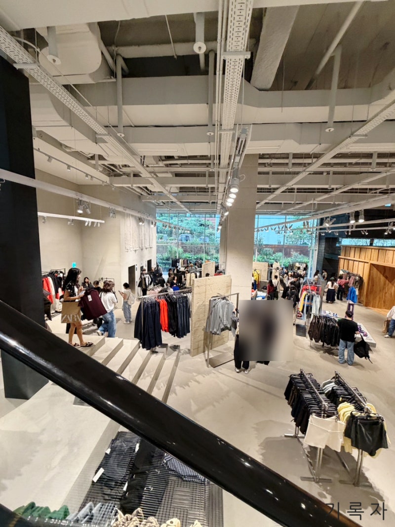 압도적 규모에 놀란 자라 "644평"강남 플래그십스토어 직접 가 본 후기