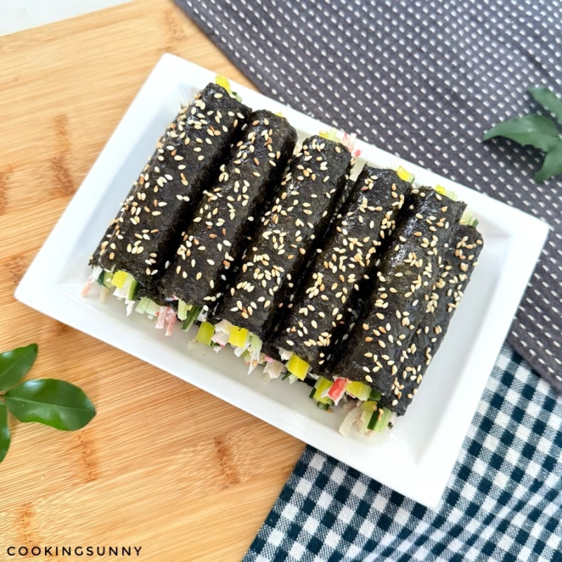 ”김밥 재료 딱 3개만 넣었는데 자꾸 손이가요!“ 초간단 맛살 꼬마김밥 만들기 간단한김밥