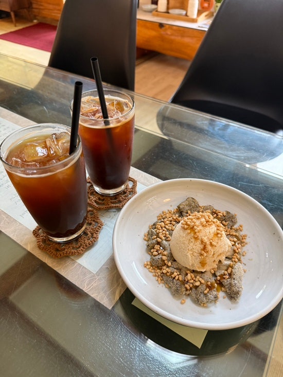 Gangneung Gyeongpodae's Blue Ribbon Hanok Cafe: Seoji Chogatteul