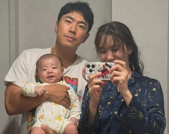 "유전자 대박" 이시언, 아들 공개에 판박이 프로필 나이