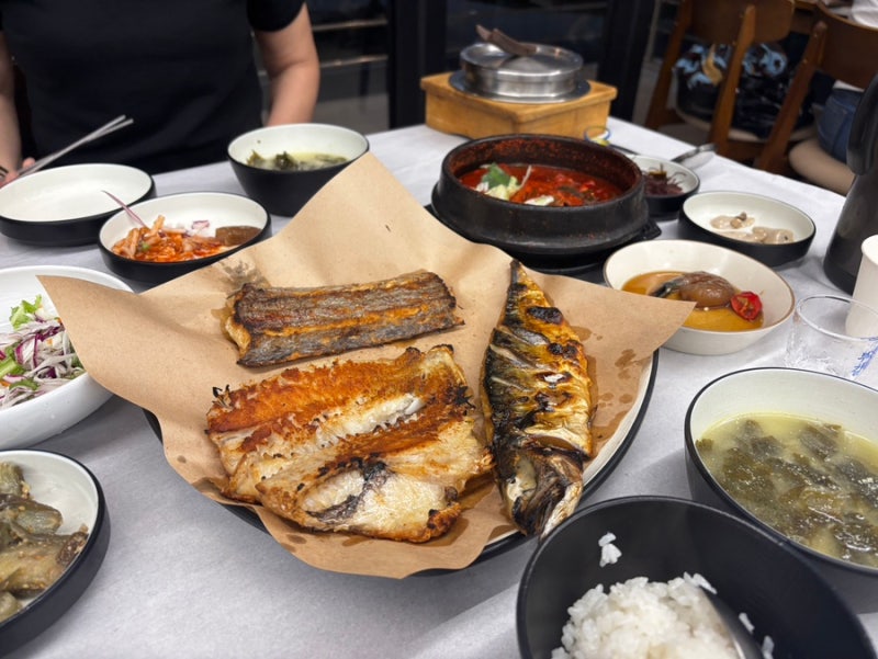 부산 기장 생선구이 맛집 파도정원｜화덕 생선구이와 갈치조림 한상
