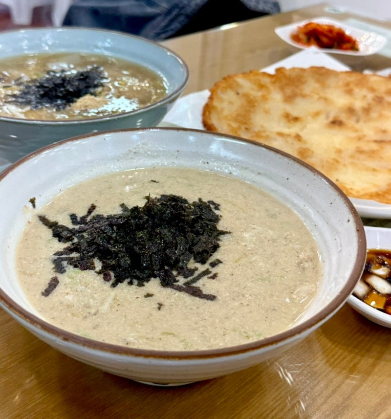 [속초] 중앙시장 맛집 속초신토불이감자옹심이 후기ㅣ감자전•명태식해 추천