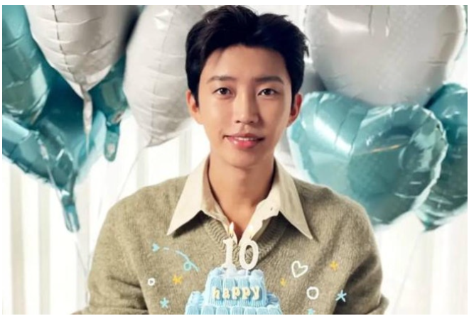 임영웅 데뷔 10주년, 누적 관객 100만 돌파→뉴욕 타임스퀘어까지…영웅시대가 만든 기록