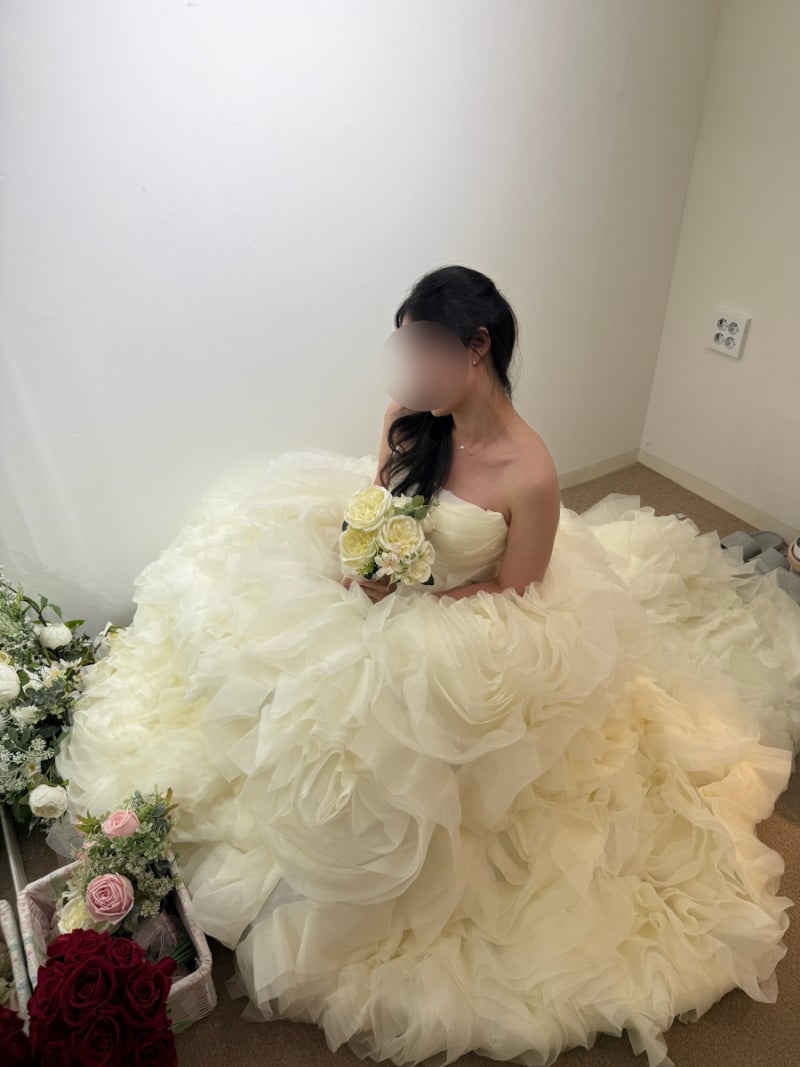 서울 가성비 웨딩 준비 셀프웨딩홈 웨딩드레스 피팅 7벌(비즈 실크 비교) 대여 주차 촬영 반....