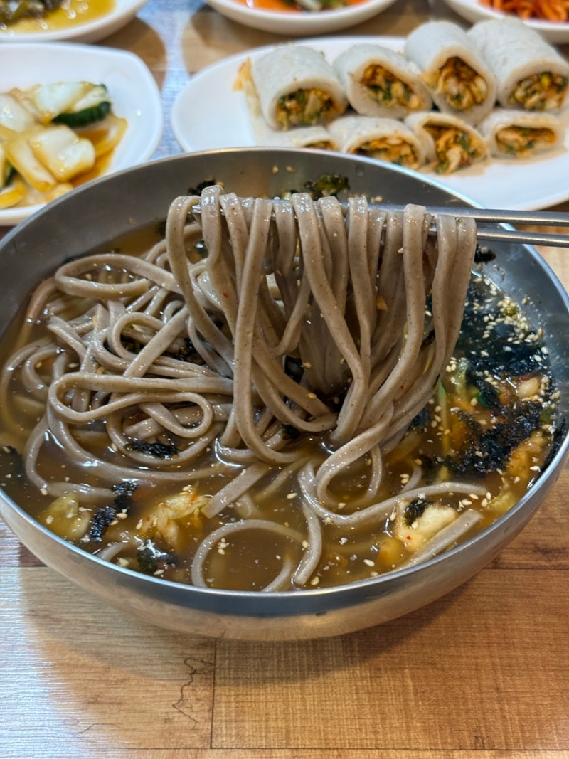 江原道旌善アリラン市場のコットゥンチギ麺の有名店「フェドンチプ」