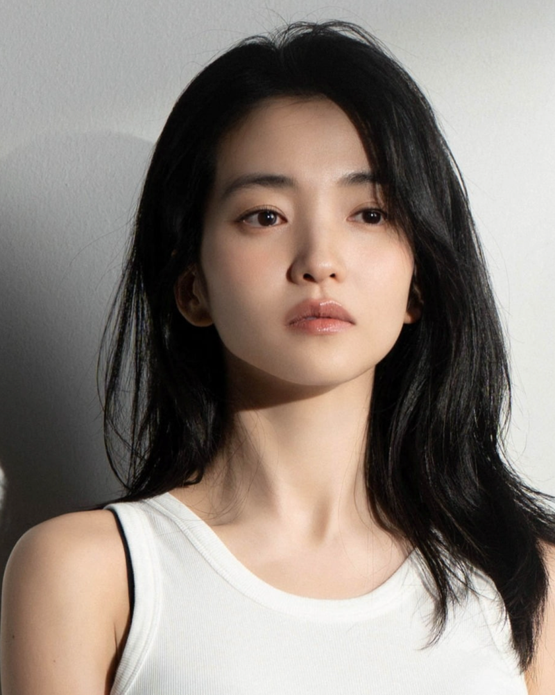 "중단발의 계절이 돌아왔다" 36세 김태리 단발 대신 긴 머리 헤어 집게핀 하는 법과 안 흘러내....