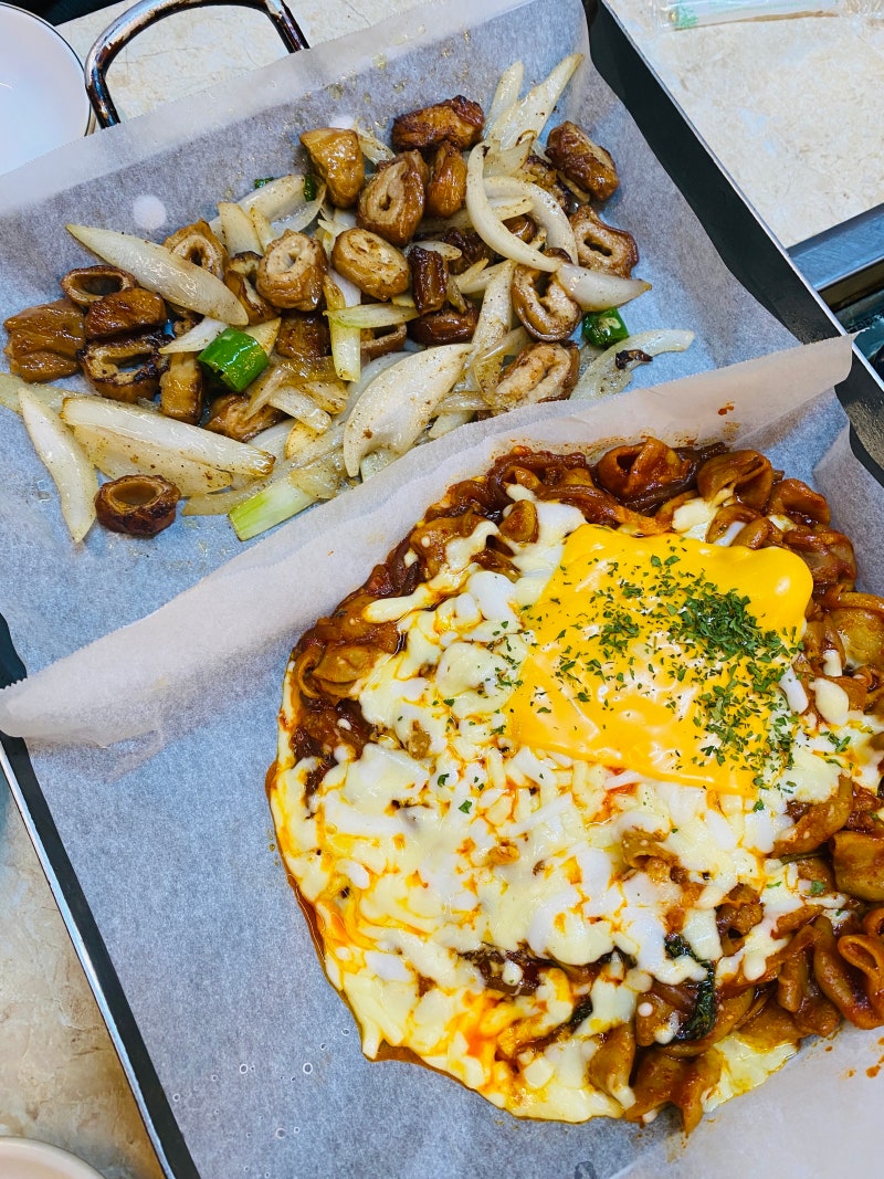 中浪站圍籬烤腸 | 成始璄會吃的店，李泳知推薦美食店，鹽烤腸、起司烤腸，週末週六排隊人潮...