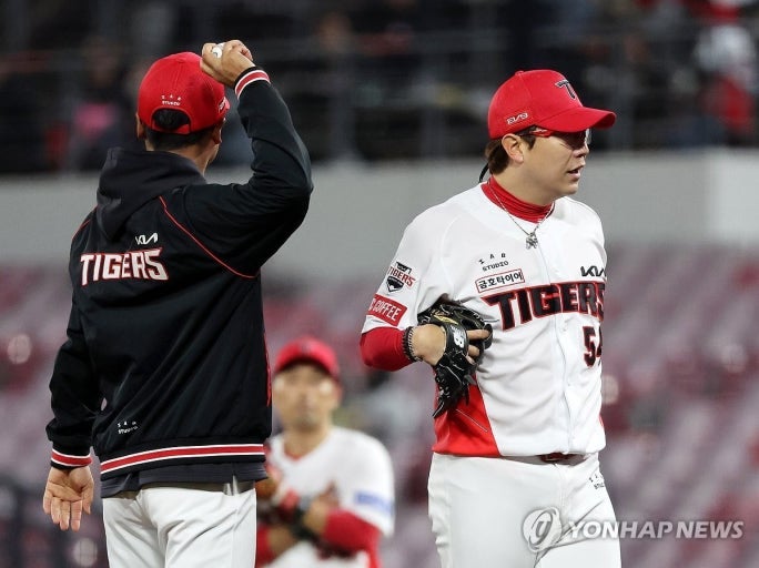 조기 강판 vs 특이사항 없음, 양현종 팔뚝 불편함에 팬들 “일단 안도”