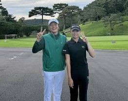 골프장 사진 속 백발 남성, 알고보니 "욘사마" 배용준이었다