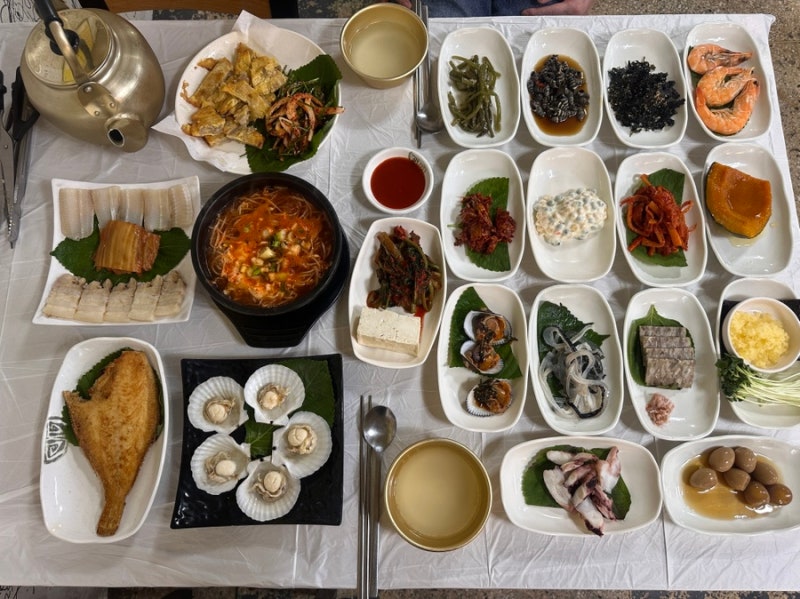Jeonju Makgeolli Alley Restaurant Review: "Jeonju Makgeolli" with 15 Basic Side Dishes for Couples