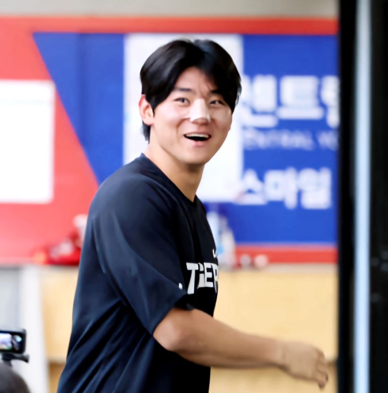 [KIA 타이거즈] "솔직히 번트 무섭다" 김도영, 핏자국 가라앉기도 전에 털어놓은 심경