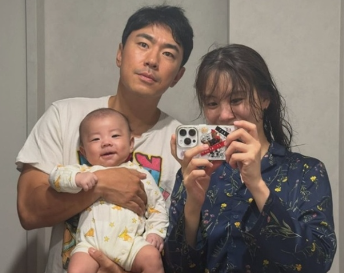 이시언·서지승 4개월 아들 공개, 아빠 판박이 비주얼에 쏟아진 관심