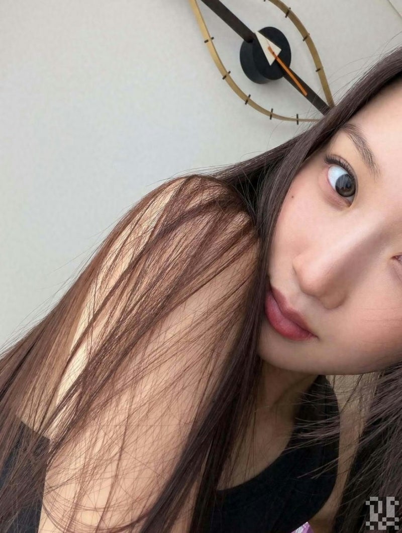Moon Ga-young Only Wore a Black Sleeveless Top, But Her Entire Photo Album Became a Pictorial – Here's Why