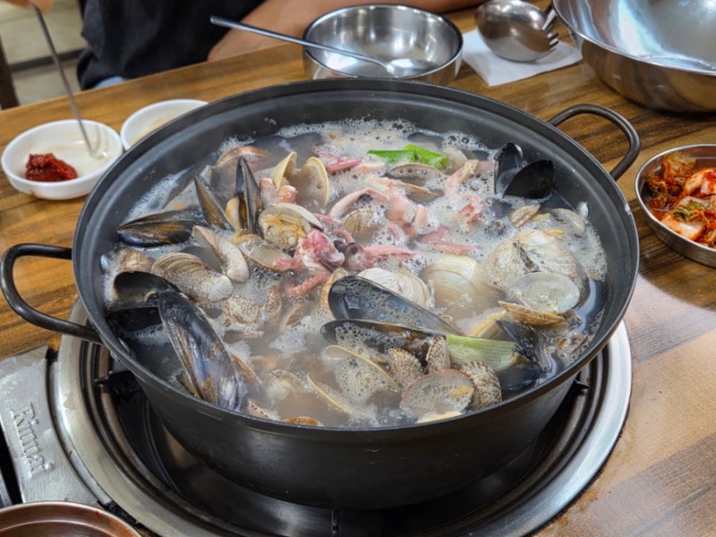 낙지부터 바지락까지! 해물에 진심인 김포 칼국수 맛집, 박승광해물손칼국수 본점