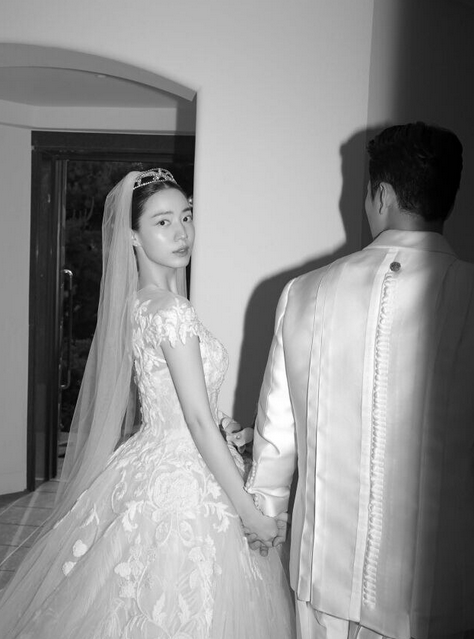 류화영 남편 누구? 3살 연상 사업가 직업·나이·얼굴 공개…결혼식서 눈물 보인 이유