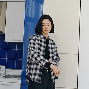 여성 가을옷 찾는다면? 여자 오버핏 남방 하나로 코디 끝, 전지현 화보 속 '탑텐 플란넬 셔츠'