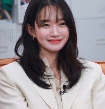신민아, 김우빈 가족에게 이런 응원까지 받았다…“민아야 우리가 많이 사랑해” 감동받은 ....